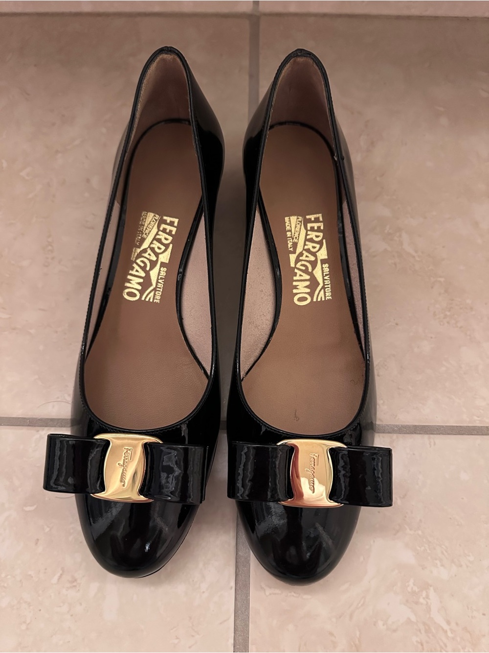 New Salvatore Ferragamo Black Patent Vara Bow Flats with Gold Plaque size 37